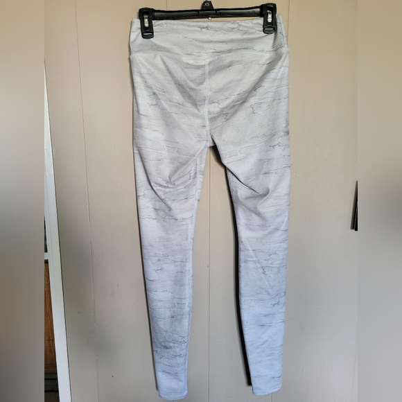 NWOT Alo Yoga Airbrush Legging in Sequoia Marble, S - Picture 3 of 8